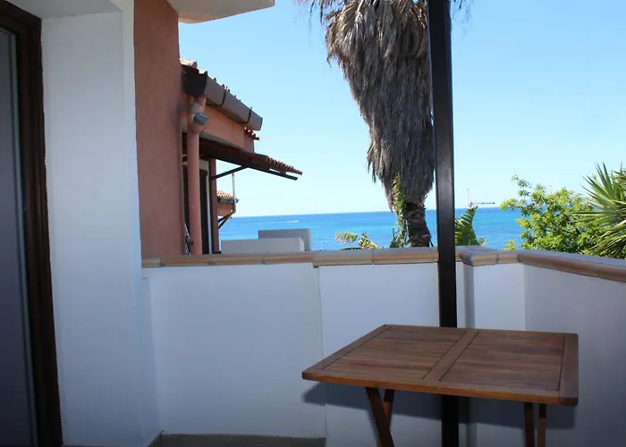 Alise Holidays 6 *